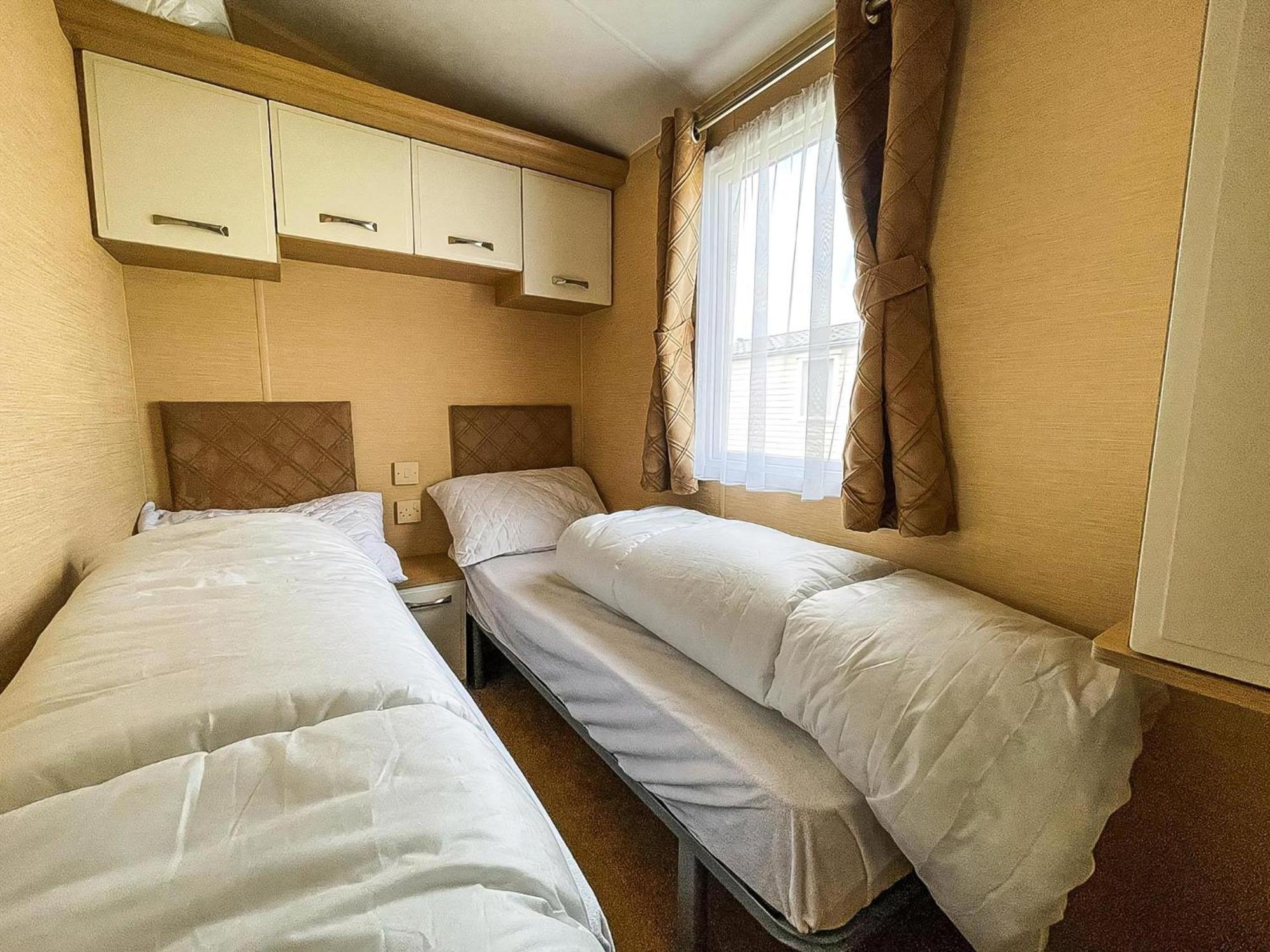 Lovely Caravan By The Beach In Pakefield, Suffolk Ref 68007Cl โลเวสทอฟต์ ภายนอก รูปภาพ